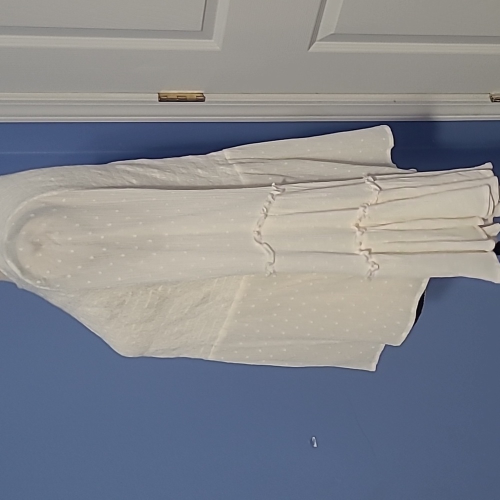 American Eagle White Medium Bell Sleeve Swiss Dot Blouse with Key Hole Back - Picture 5 of 6